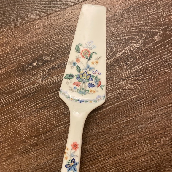 Andrea by Sadek Made in Japan Porcelain Pie Server Flower Pattern - Picture 2 of 4